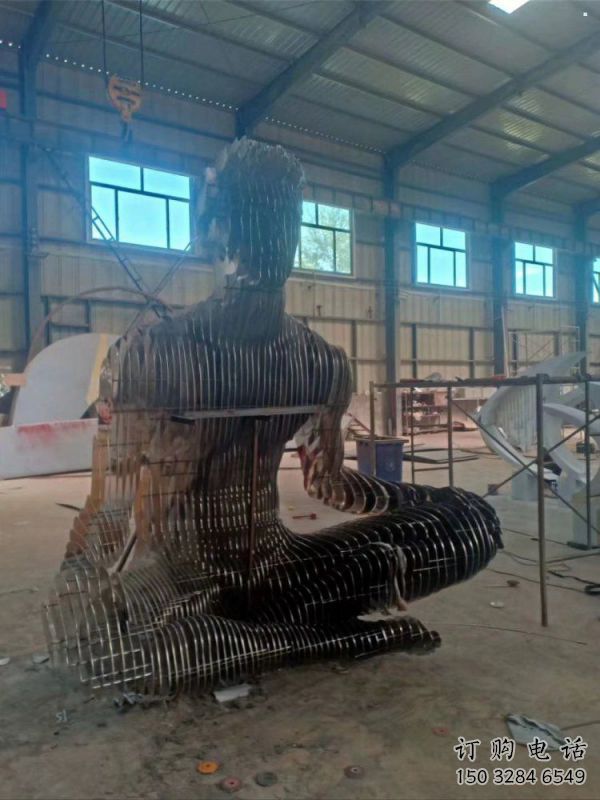 镂空编织人物雕塑制造,白钢构件,铁艺人物雕塑提供 镂空编织人物雕塑制造,白钢构件,铁艺人物雕塑提供