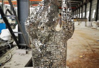 镂空人物雕塑展品，景观概念，铁艺字母人物雕塑优选