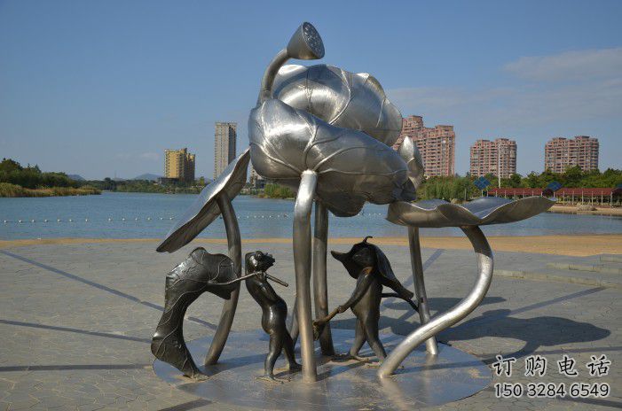 黄石莲蓬嬉戏雕塑，城市植物景观雕塑，不锈钢镜面效果