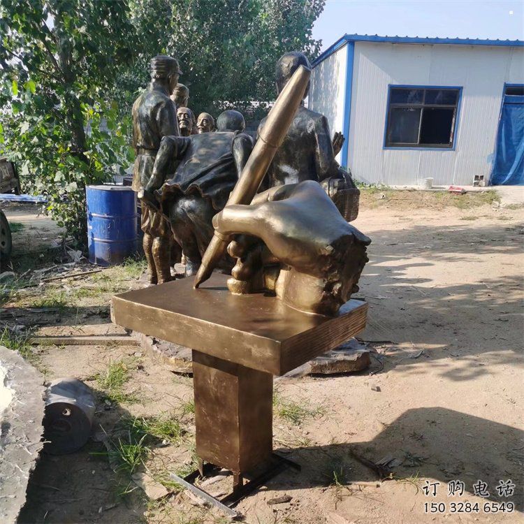 抚州手握钢笔雕塑，街道标识，玻璃钢手握钢笔雕塑厂家