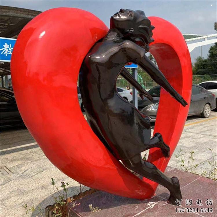 湟源草地心形人物雕塑 湟源草地心形人物雕塑