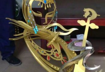 西湖公园脸谱雕塑