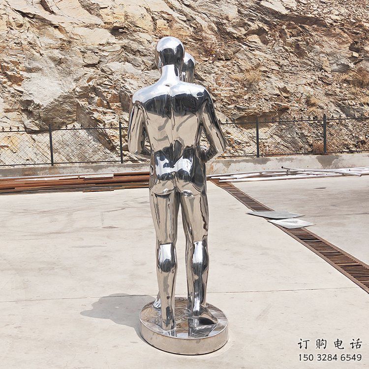 当雄广场情侣雕塑